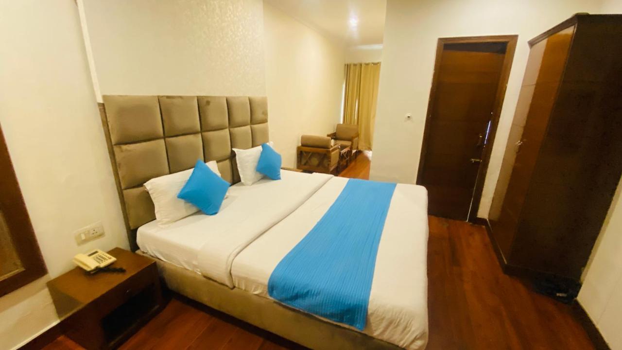 Hotel Landmark จัณฑีครห์ ภายนอก รูปภาพ