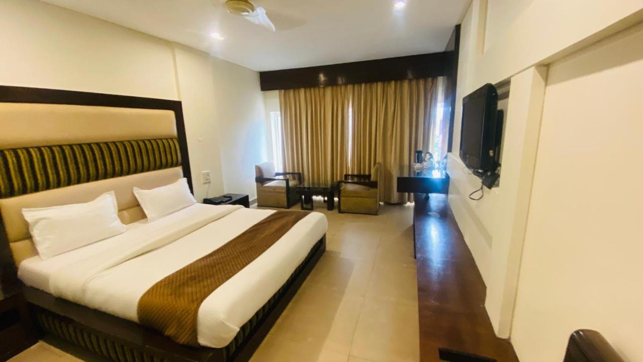 Hotel Landmark จัณฑีครห์ ภายนอก รูปภาพ