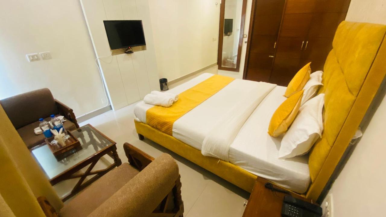 Hotel Landmark จัณฑีครห์ ภายนอก รูปภาพ