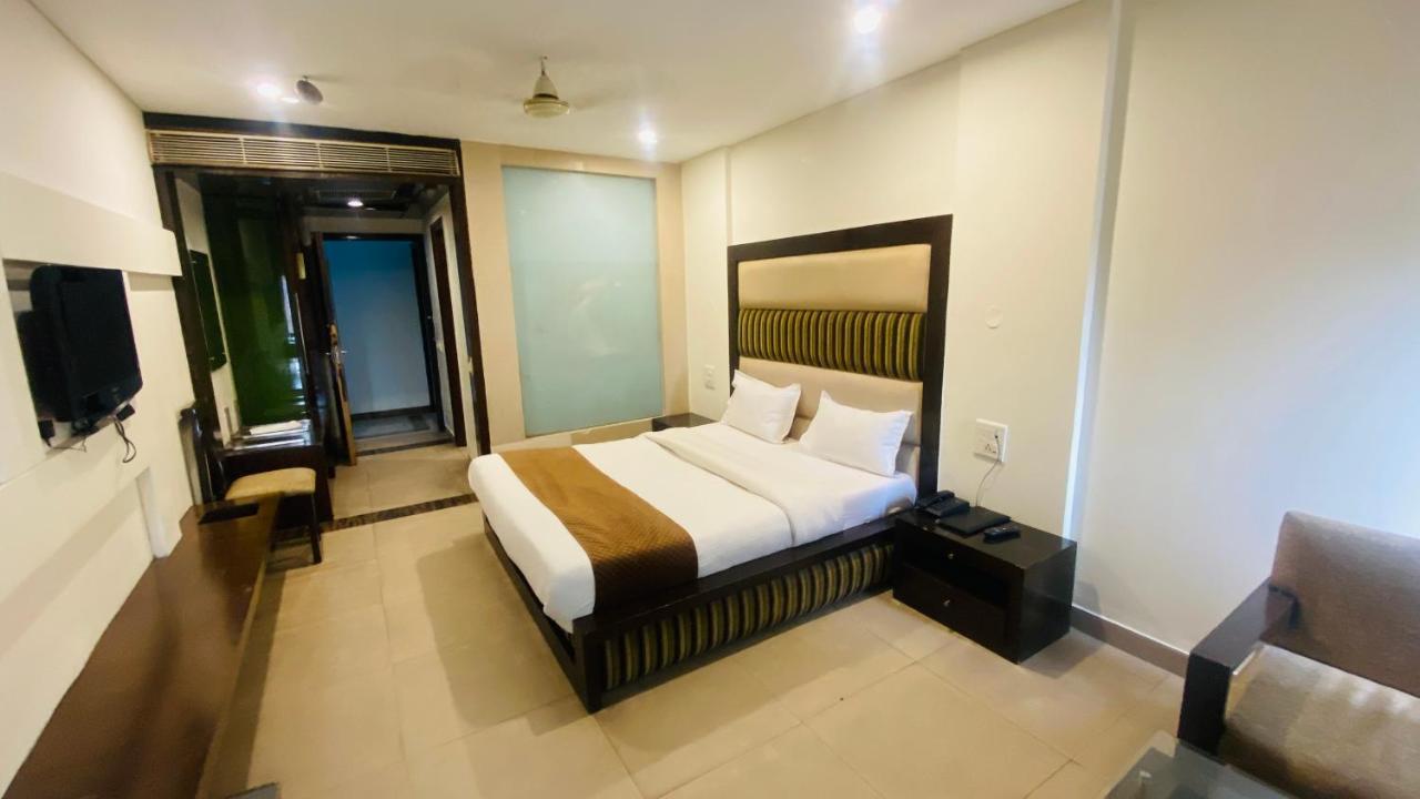 Hotel Landmark จัณฑีครห์ ภายนอก รูปภาพ