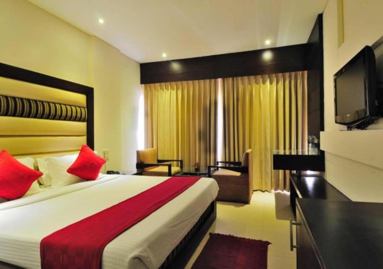 Hotel Landmark จัณฑีครห์ ภายนอก รูปภาพ