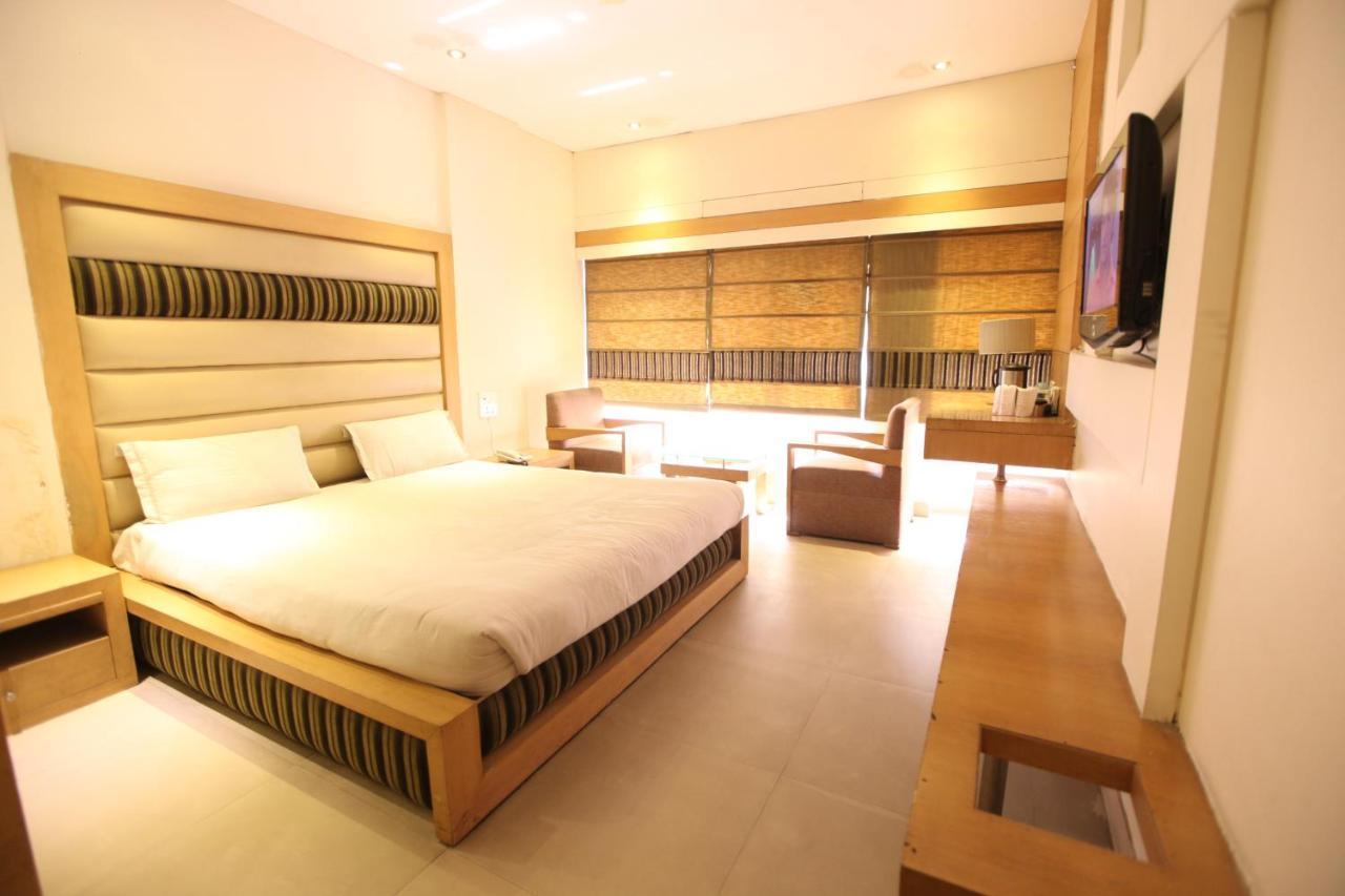 Hotel Landmark จัณฑีครห์ ภายนอก รูปภาพ