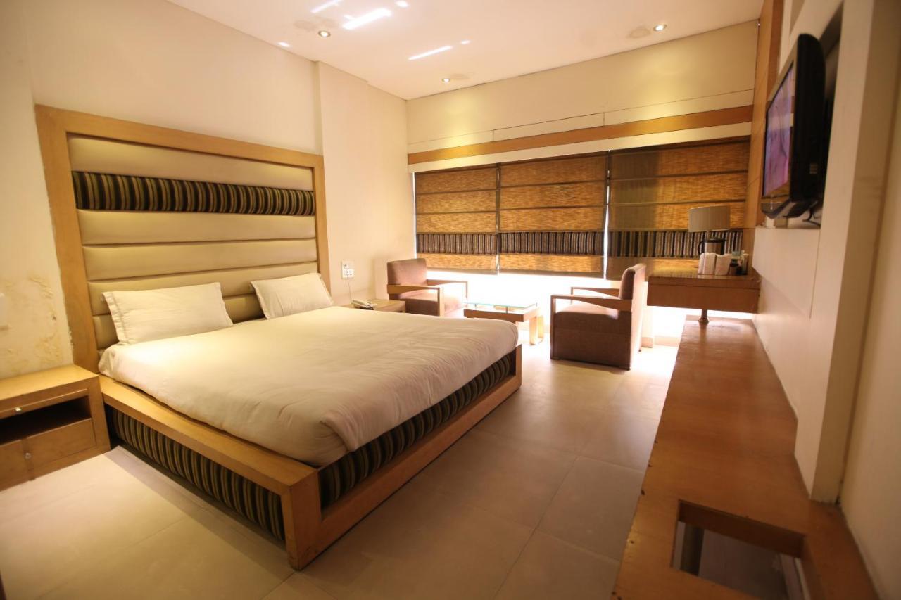 Hotel Landmark จัณฑีครห์ ภายนอก รูปภาพ